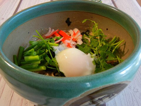 パクチー蕎麦　納豆ソースで